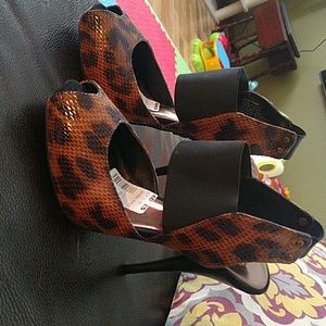 Simply Vera Wang Leopard Heels